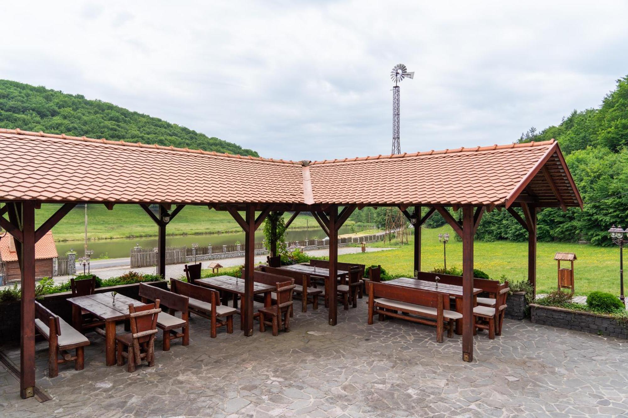 5.Evszak Hotel Sfantu Gheorghe  Exterior photo